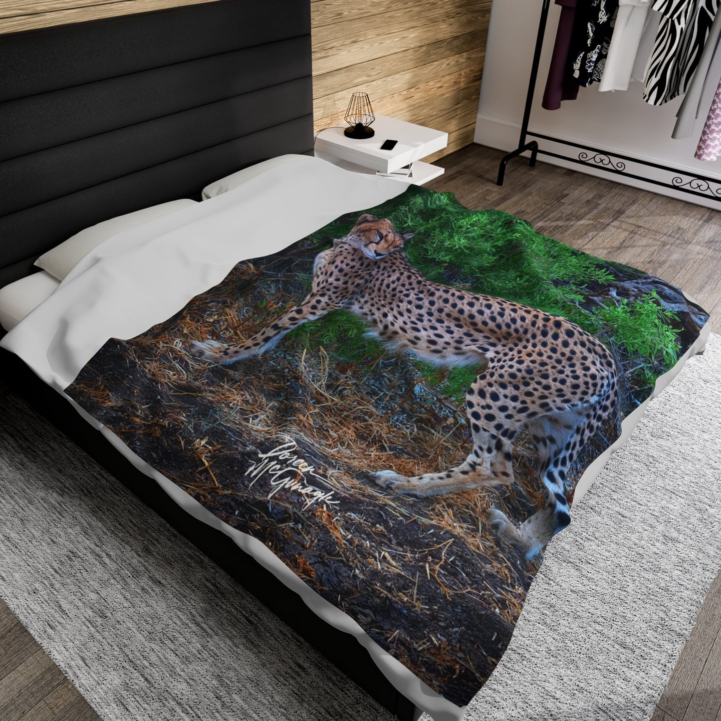 Velveteen Plush Blanket with Cheetah Stand by Enjoy Nature